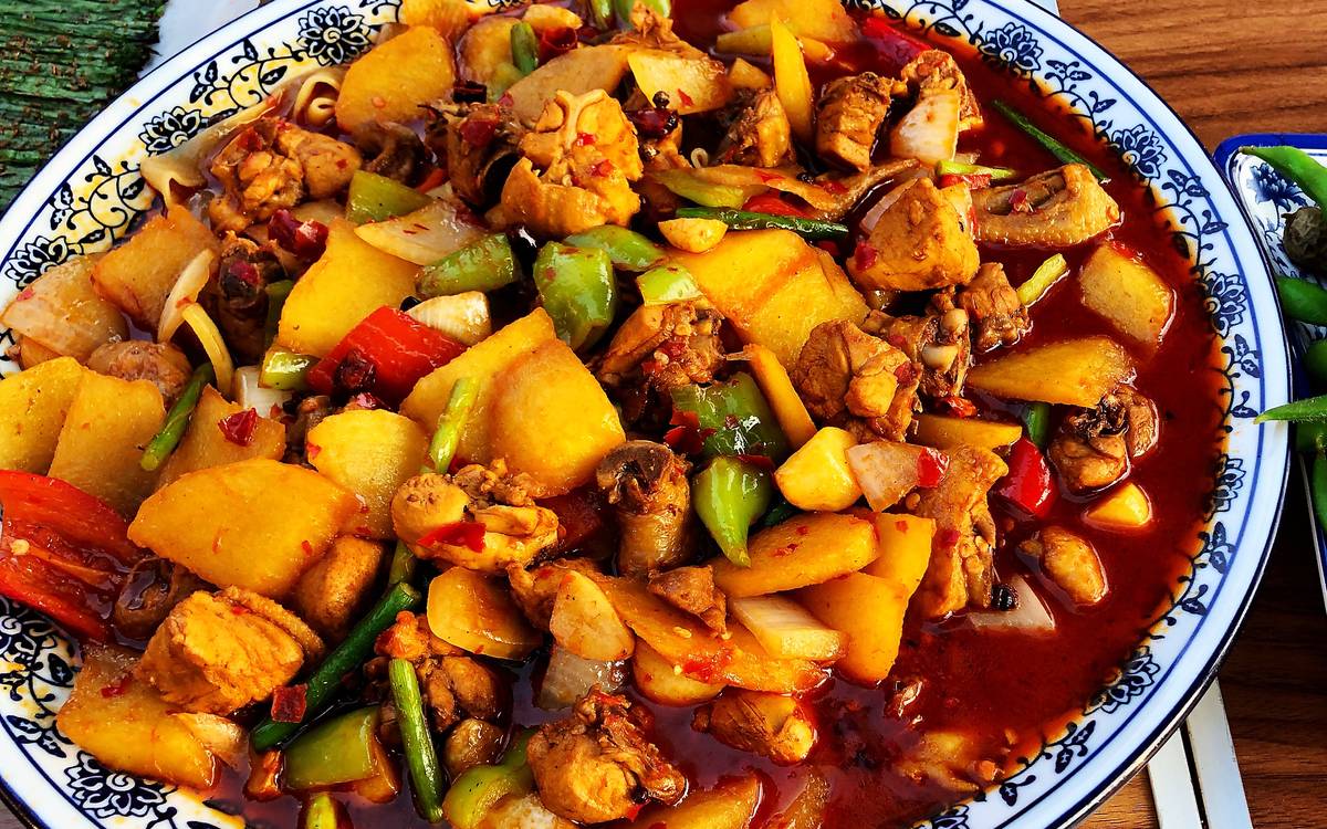 Big-Plate Chicken: The Dish That Won't Fit on Your Table
