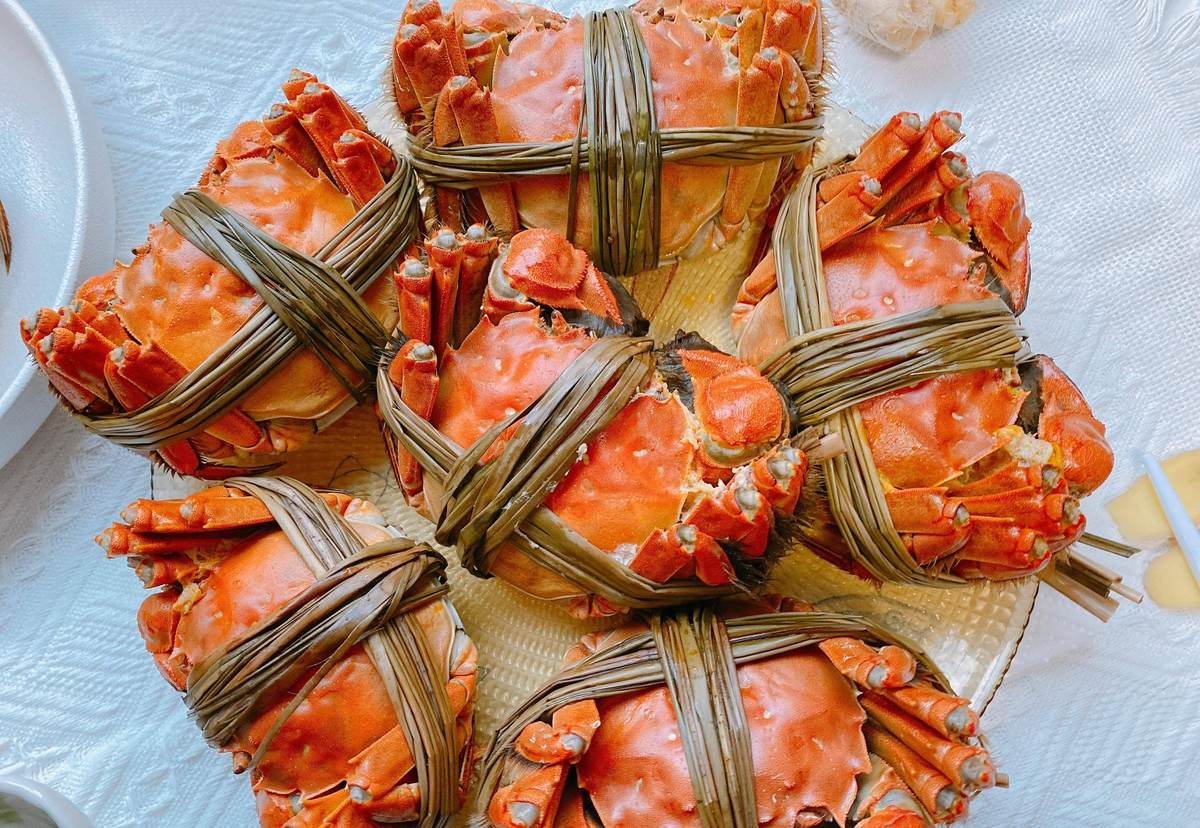 Shanghai Hairy Crab — whole steamed crabs still tied in their straw, straight out of the steamer