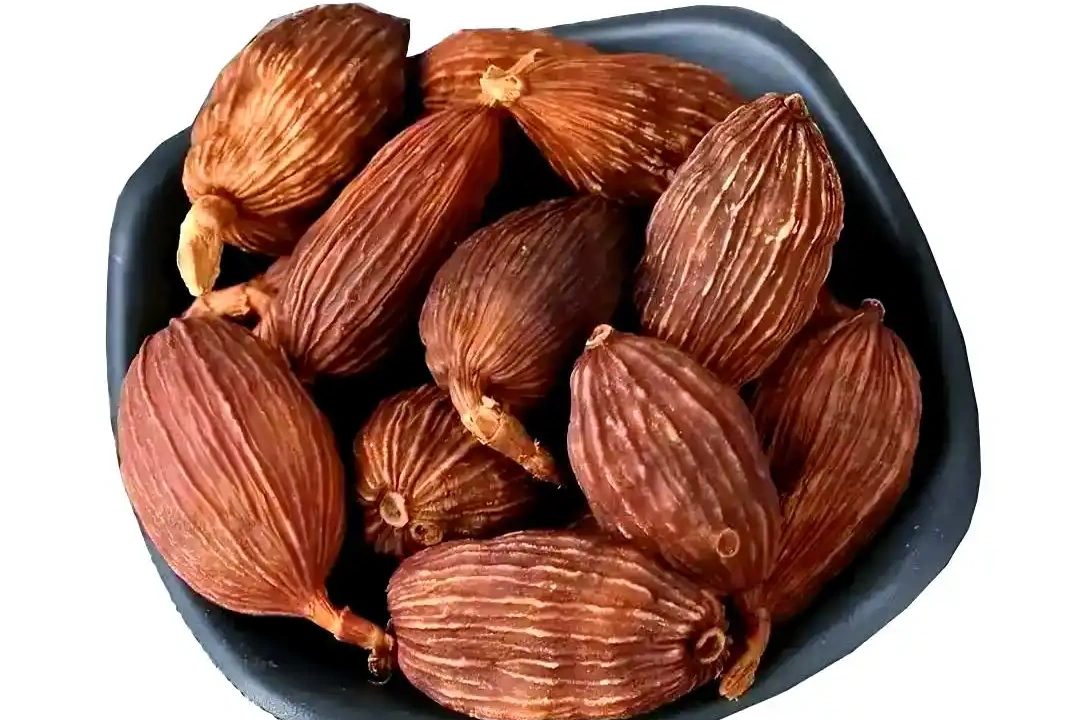 Tsaoko — black cardamom pods